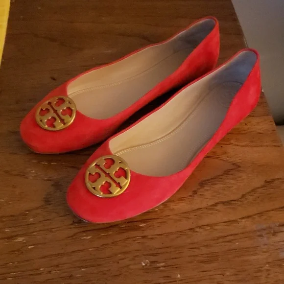 Tory Burch Chelsea Ballet Red Suede Flats with Gold Emblem - Picture 3 of 10